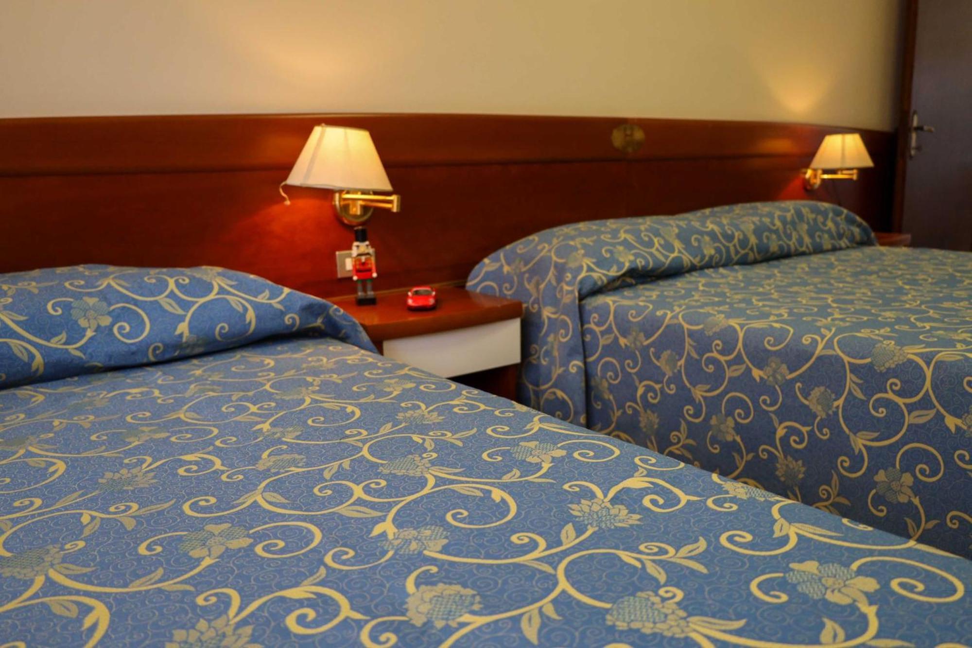 Easy Hotel Meryon Sottomarina Exterior photo