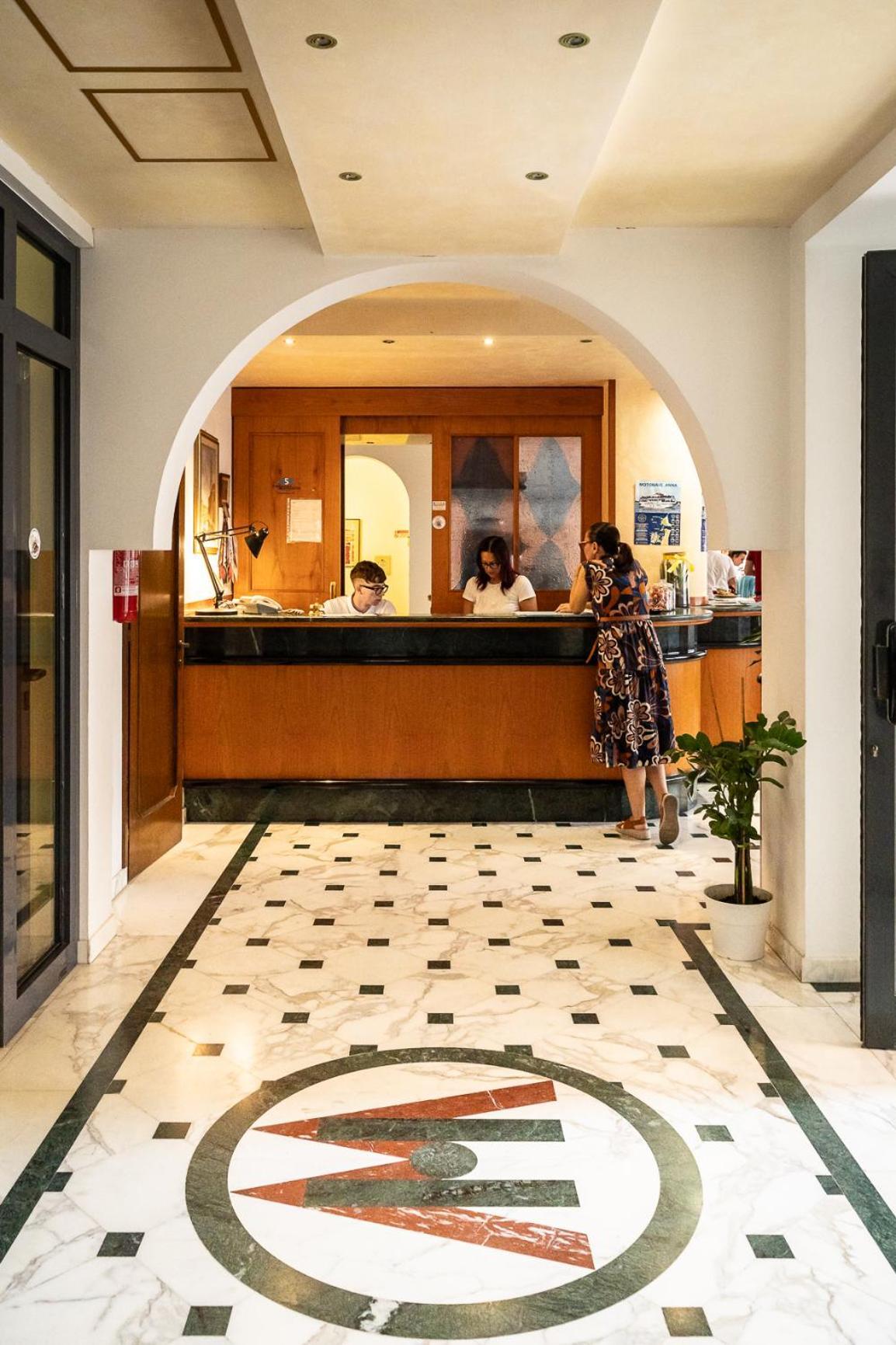 Easy Hotel Meryon Sottomarina Exterior photo